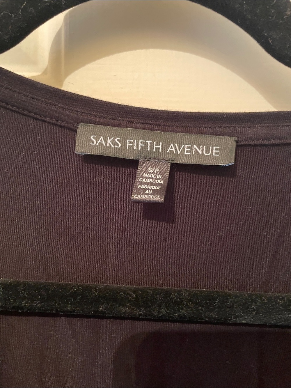 Saks Fifth Avenue Black V-Neck 3/4 Sleeve Women's Top - Picture 3 of 8
